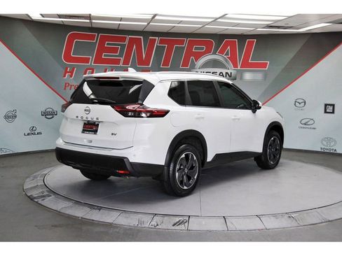 Used 2024 Nissan Rogue SV w/ SV Premium Package FWD image 5