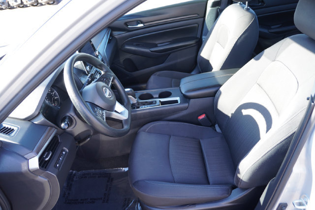 Used 2025 Nissan Altima 2.5 SV FWD image 15