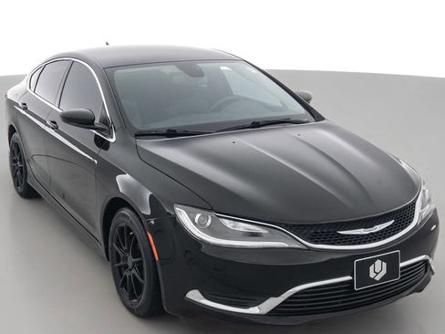 Used 2017 Chrysler 200 Limited Platinum image 1