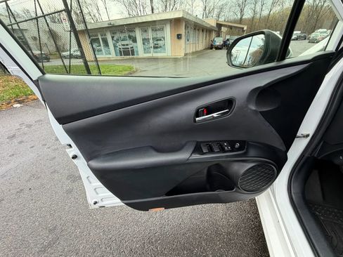 Used 2022 Toyota Prius LE image 11