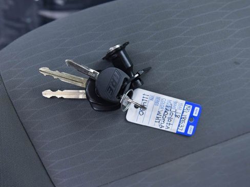 Used 2018 Toyota Tacoma SR image 22