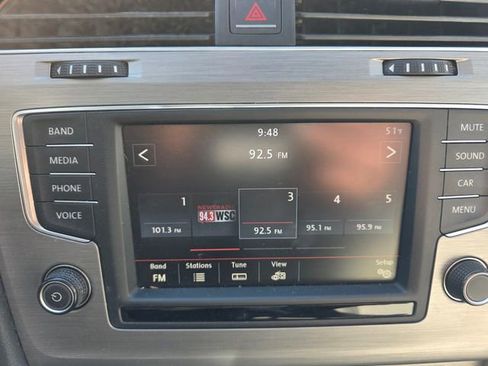 Used 2016 Volkswagen Golf Limited Edition image 21