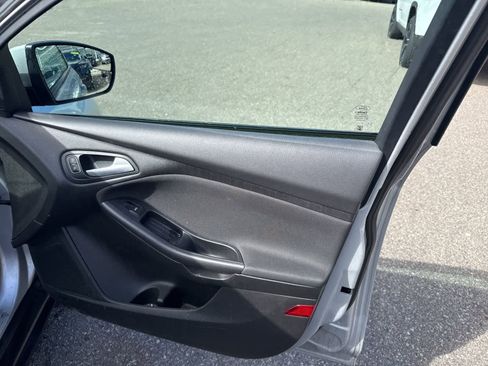 Used 2016 Ford Focus SE w/ Equipment Group 201A FWD image 26