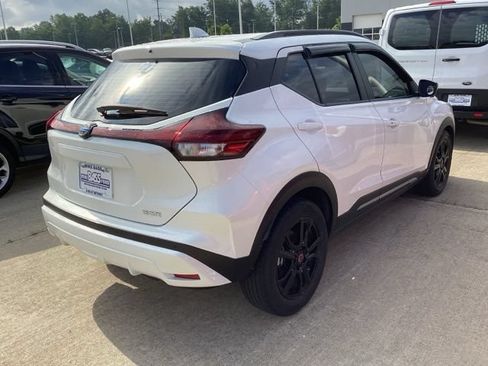 Used 2023 Nissan Kicks SR w/ SR Premium Package FWD image 9