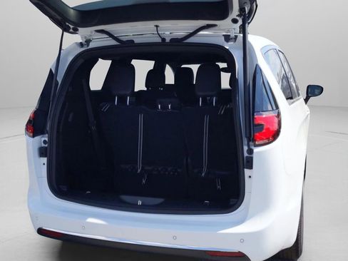 New 2026 Chrysler Pacifica Select image 26