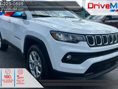Used 2024 Jeep Compass Latitude AWD/4WD image 1