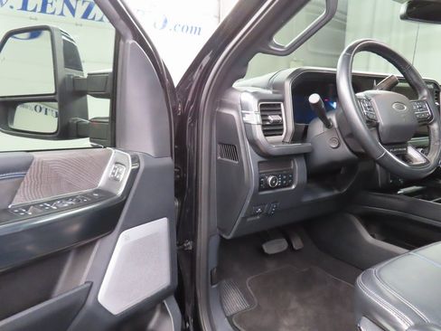 Used 2025 Ford F350 Platinum w/ FX4 Off-Road Package image 59