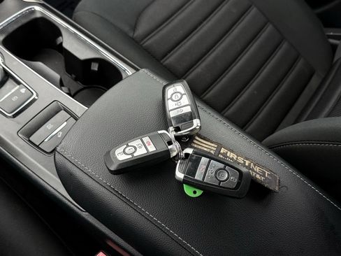 Used 2019 Ford Fusion SE FWD image 35