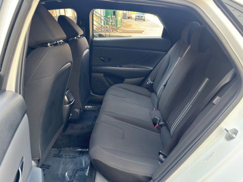 Used 2025 Hyundai Elantra Sport FWD image 34