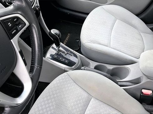 Used 2012 Hyundai Accent SE image 12