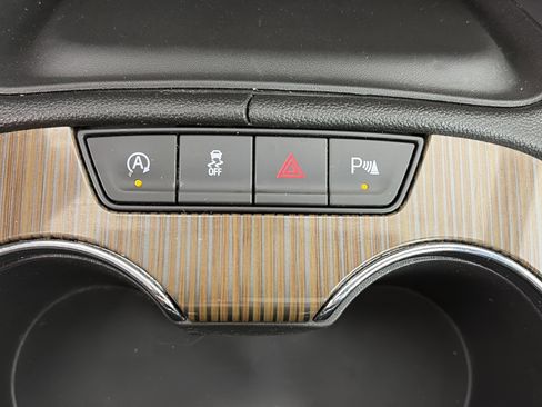 Certified 2023 GMC Acadia SLE w/ Driver Convenience Package image 33