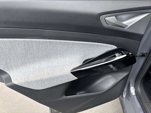Certified 2023 Volkswagen ID.4 Pro image 9