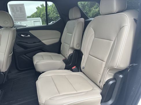 Used 2023 Chevrolet Traverse Premier FWD image 25