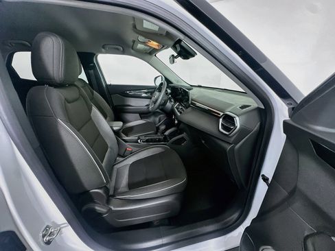Used 2025 Chevrolet TrailBlazer LT FWD image 28