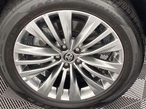 Used 2023 Toyota Highlander Platinum AWD/4WD image 29