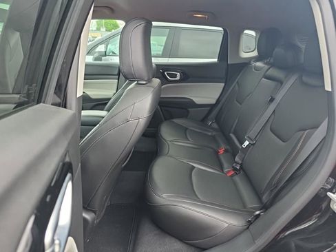 Used 2022 Jeep Compass Limited AWD/4WD image 7