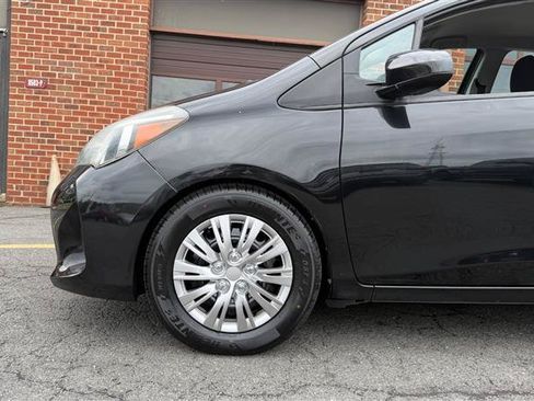 Used 2017 Toyota Yaris L w/ Carpet Mat Package FWD image 5