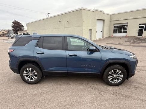 Used 2025 Chevrolet Equinox LT w/ Safety and Technology Package image 2