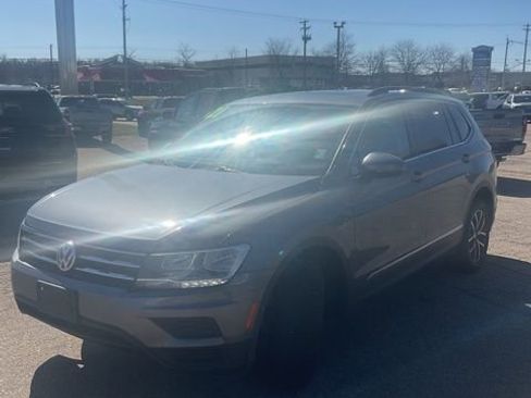 Used 2021 Volkswagen Tiguan SE w/ Panoramic Sunroof Package image 5