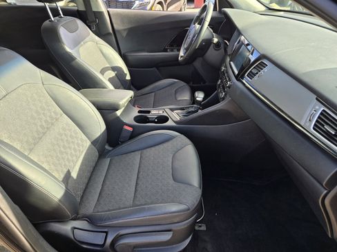 Certified 2017 Kia Niro EX image 16