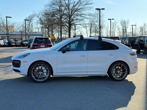 Used 2022 Porsche Cayenne Turbo image 11