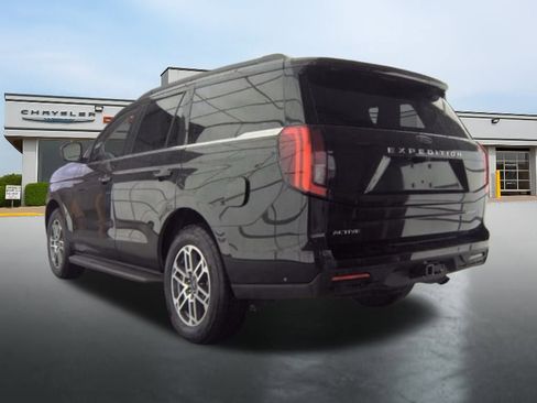 Used 2025 Ford Expedition Active image 3