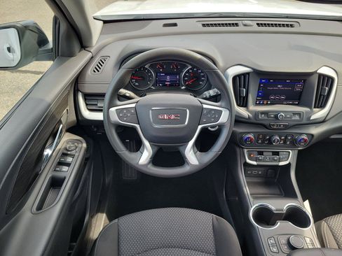 Used 2023 GMC Terrain SLE w/ Driver Convenience Package FWD image 10