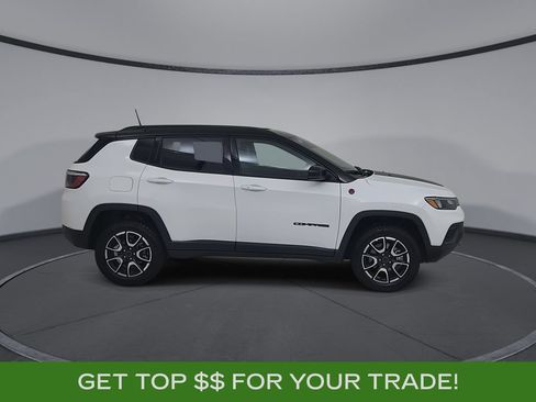 Certified 2026 Jeep Compass Trailhawk AWD/4WD image 2