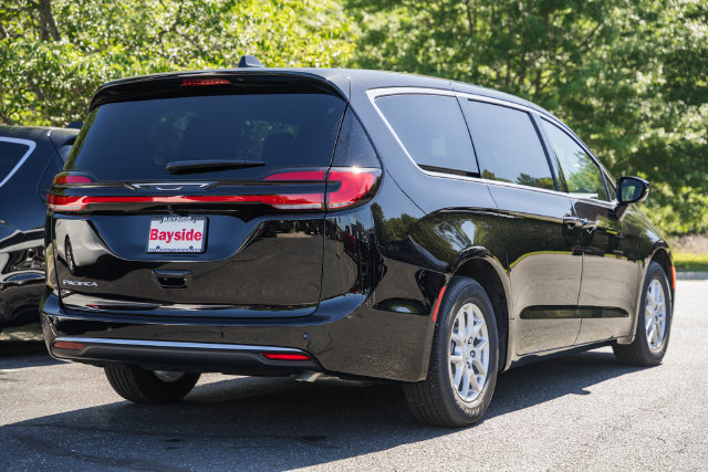 New 2027 Chrysler Pacifica Select w/ Family Tech Group FWD image 10