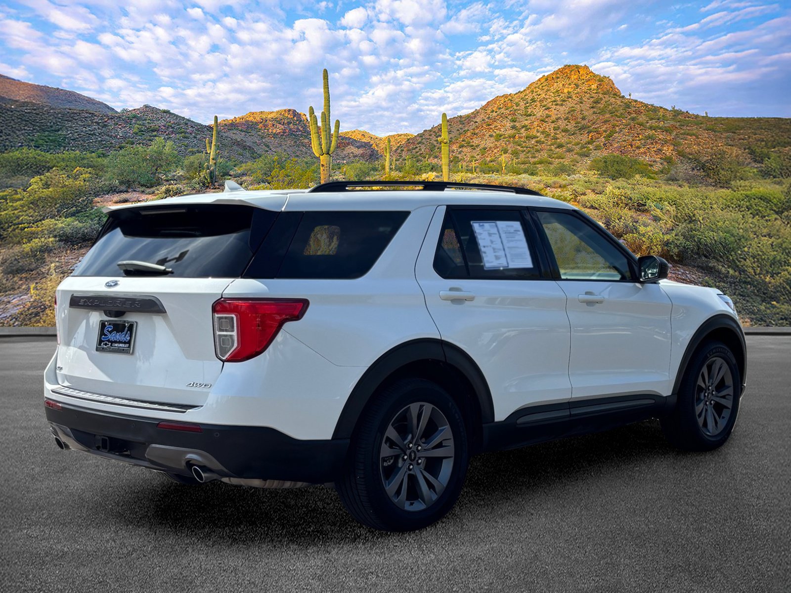 Used 2022 Ford Explorer XLT w/ Equipment Group 202A AWD/4WD image 4