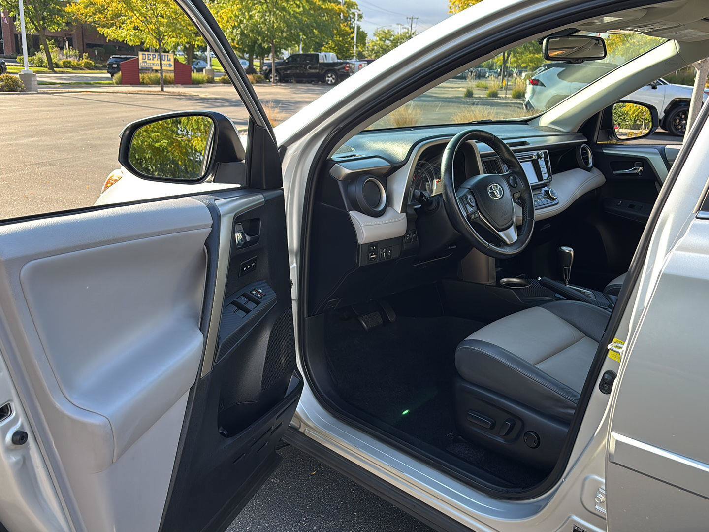 Used 2013 Toyota RAV4 Limited AWD/4WD image 2