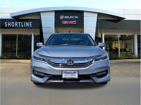Used 2017 Honda Accord Touring image 9