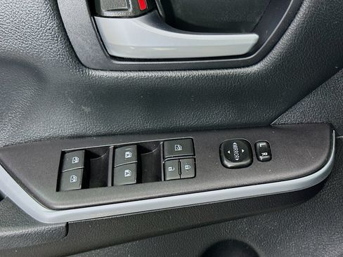 Used 2015 Toyota Camry LE FWD image 17