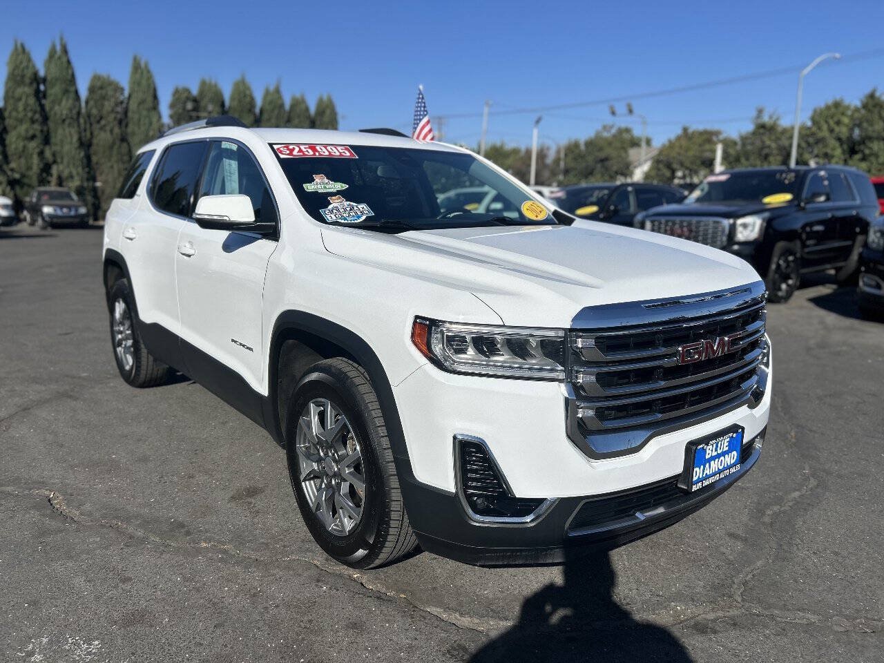 Used 2023 GMC Acadia SLT FWD image 2