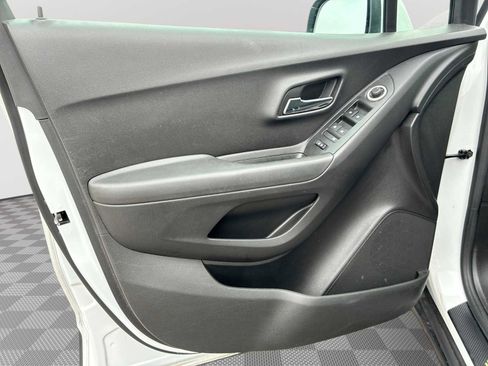 Certified 2020 Chevrolet Trax LS w/ Tint and Cruise Package image 21