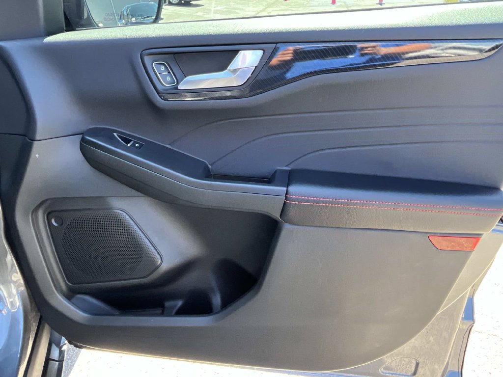 Used 2024 Ford Escape ST-Line w/ Tech Pack #1 FWD image 27
