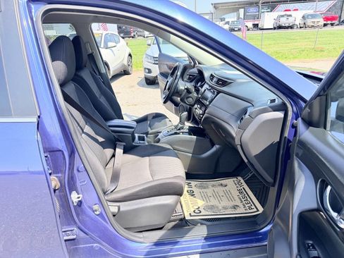 Used 2018 Nissan Rogue SV image 14