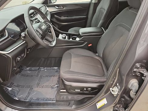 Used 2023 Jeep Grand Cherokee Laredo AWD/4WD image 13