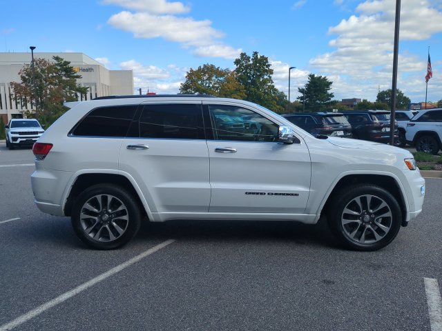Used 2017 Jeep Grand Cherokee Overland w/ Jeep Active Safety Group AWD/4WD image 3
