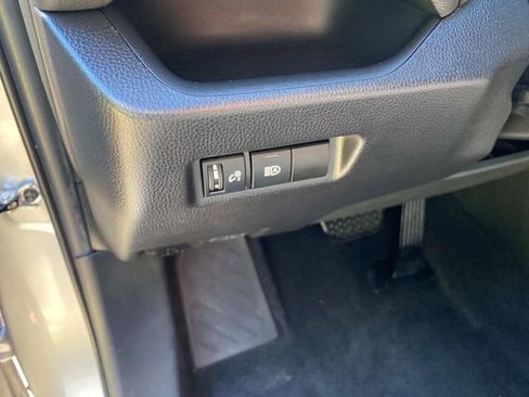 Used 2021 Toyota RAV4 LE FWD image 15
