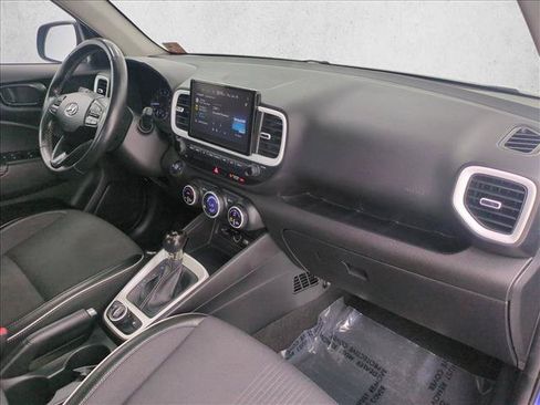 Used 2022 Hyundai Venue Limited FWD image 25