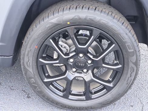 Used 2023 Jeep Compass Altitude image 9