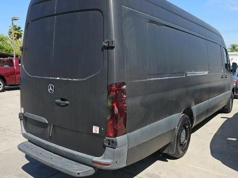 Used 2020 Mercedes-Benz Sprinter 2500 image 2