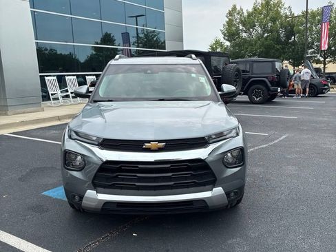 Used 2023 Chevrolet TrailBlazer LT FWD image 2