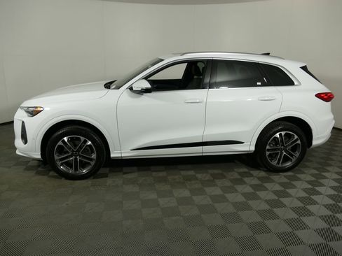 Certified 2025 Audi Q5 Premium w/ Convenience Package AWD/4WD image 6