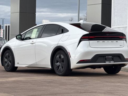 Used 2025 Toyota Prius LE image 6