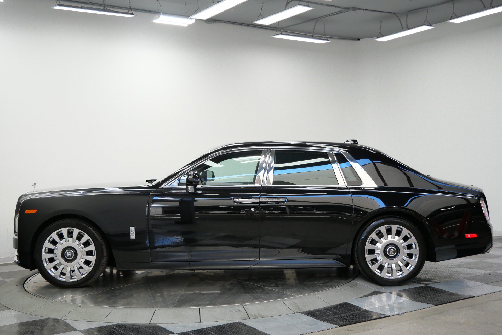 Used 2019 Rolls-Royce Phantom Sedan RWD image 6