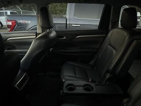 Used 2018 Toyota Highlander Limited Platinum image 12