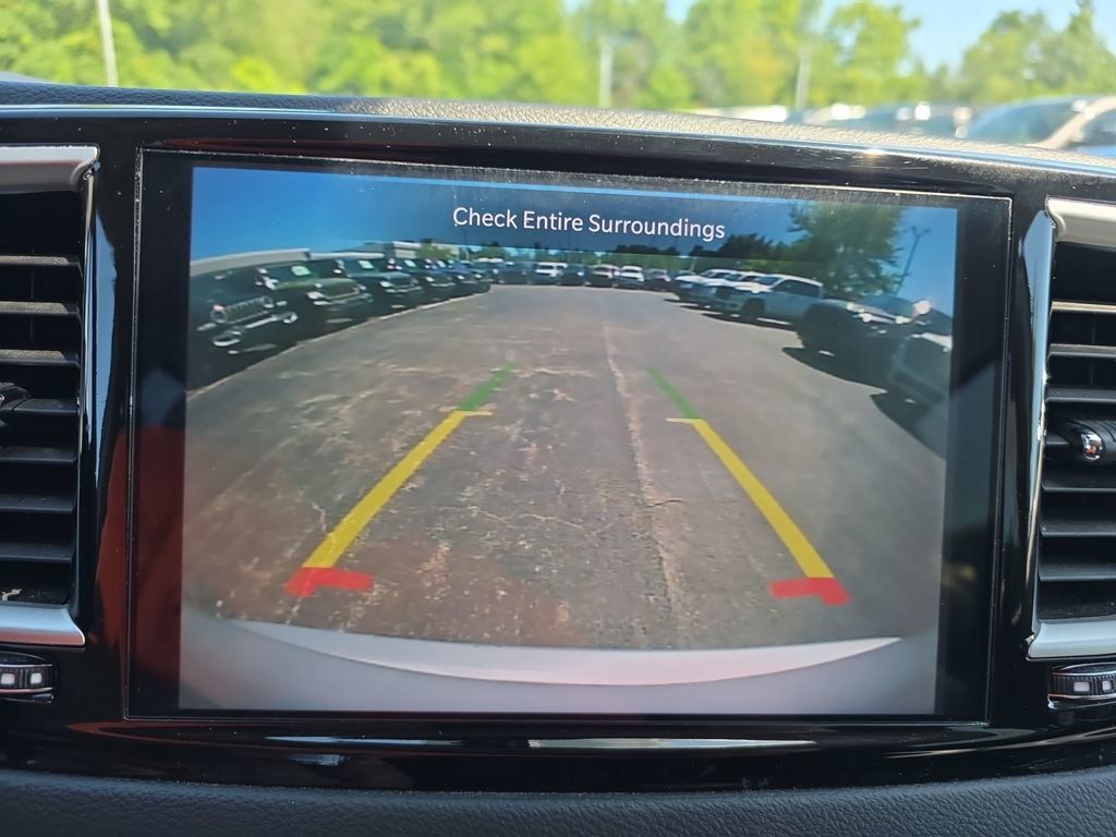 Used 2024 Chrysler Pacifica Touring-L FWD image 18