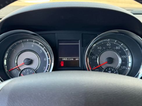 Used 2013 Chrysler Town & Country Touring image 15